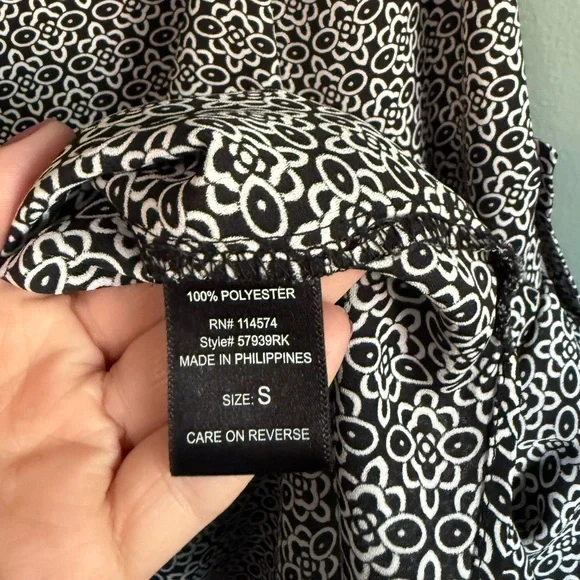 Pleione Black& White Printed Popover Blouse - Picture 7 of 7